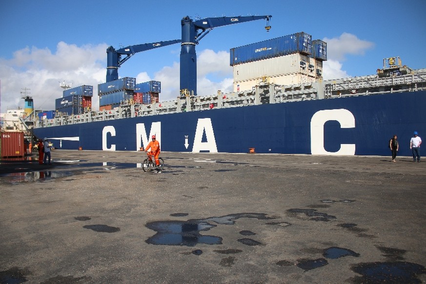 Im überschaubaren Hafen von Natal geht es dann aufs 190 Meter lange Frachtschiff – und dann ab nach Europa bzw. Spanien. Ein grosser Moment für uns.