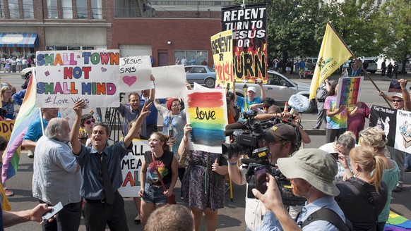 Vor dem Gericht in Ashland, Kentucky: Pro und Kontra Homoehe-Protestler.&nbsp;