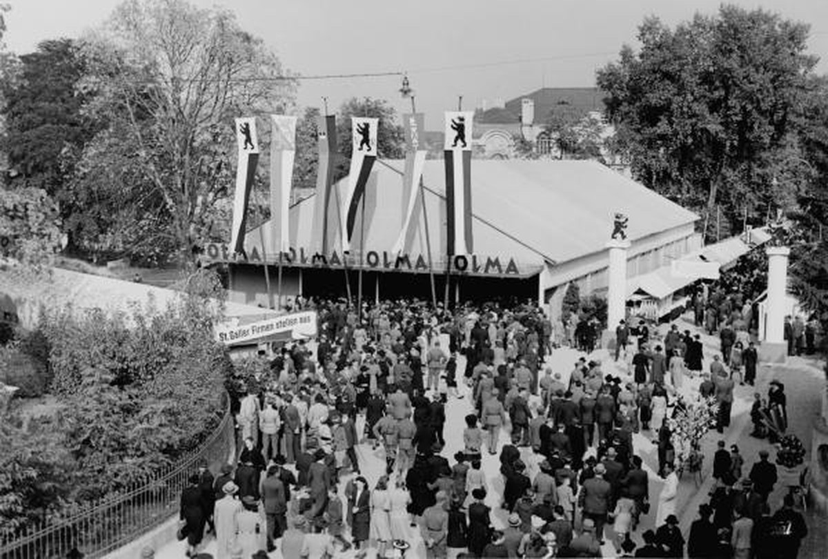 Haupteingang der 1. Olma 1943 an der St.Galler Museumstrasse.