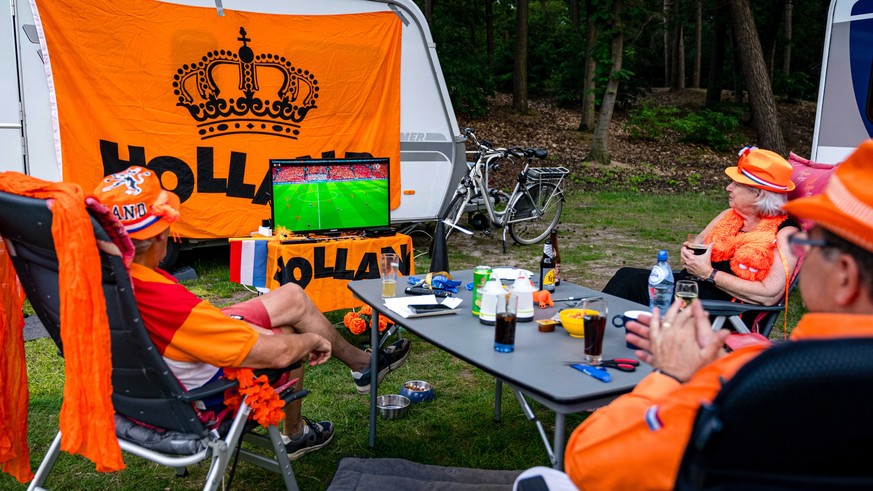 epa09281236 Fans of the Netherlands watch the UEFA EURO 2020 preliminary round group C soccer match between the Netherlands and Austria at a campsite in Mierlo, Netherlands, 17 June 2021. EPA/ROB ENGE ...
