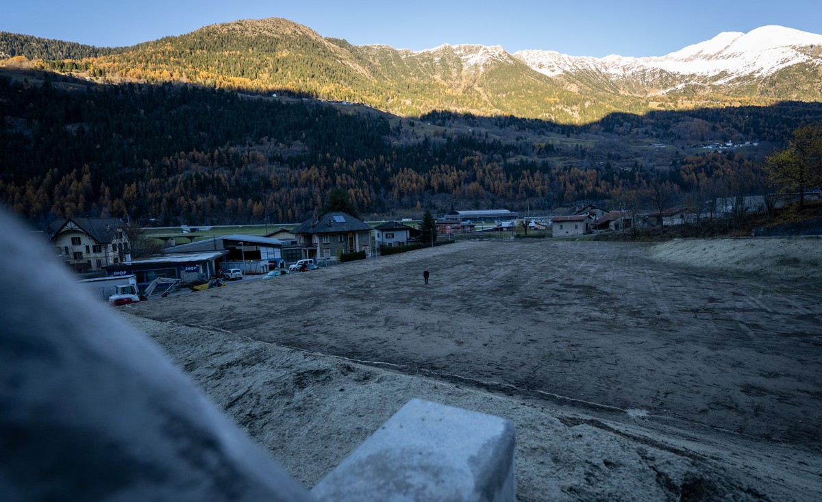 Der Eismeister wandelt auf dem topfebenen Platz, wo einst die altehrwürdige Valascia stand.