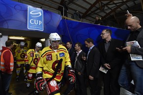 SCB-Spieler auf dem Weg zum Sieg gestern in Thun.