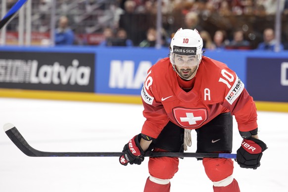 Switzerland&#039;s forward Andres Ambuehl waits a face off, during the IIHF 2023 World Championship preliminary round group B game between Switzerland and Latvia, at the Riga Arena, in Riga, Latvia, T ...