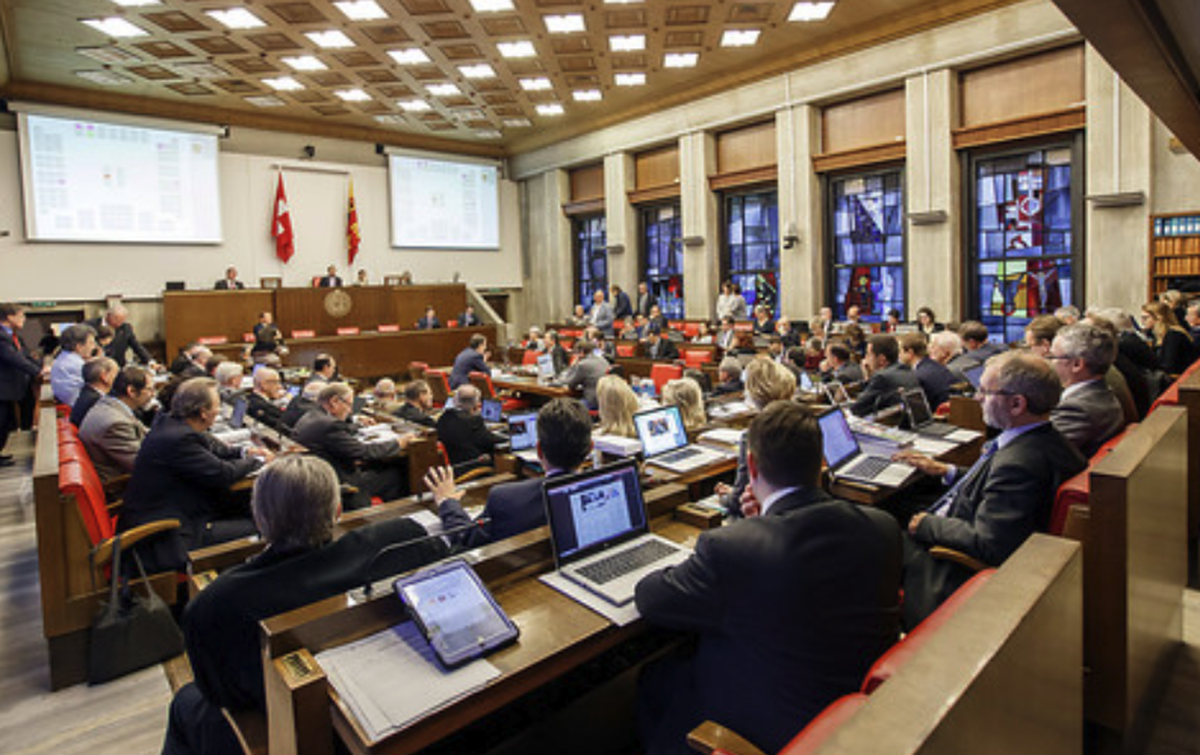 La majorité du Grand Conseil genevois a accepté jeudi soir une loi pour utiliser le système de vote électronique de La Poste.