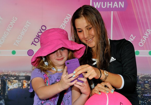 Belinda Bencic geniesst die Aufmerksamkeit der Fans in vollen Zügen.