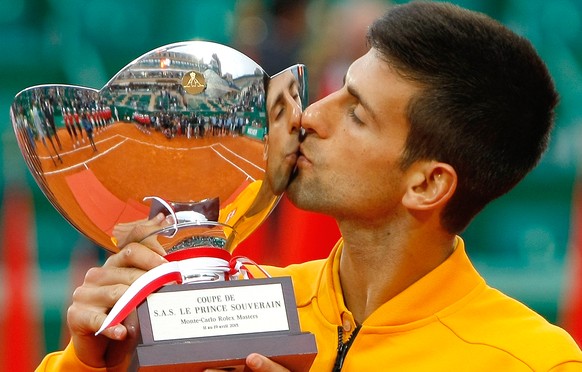 Der 52. Titel, der vierte in diesem Jahr: Djokovic ist sich gewöhnt Pokale zu küssen.