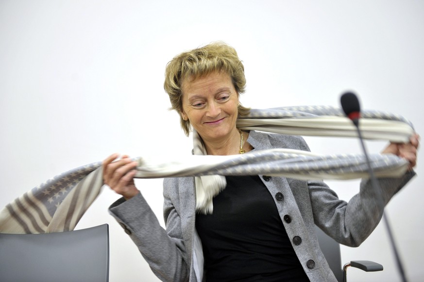 ARCHIV --- ZUR RUECKTRITTSANKUENDIGUNG VON BUNDESRAETIN WIDMER-SCHLUMPF STELLEN WIR IHNEN FOLGENDES BILD ZUR VERFUEGUNG --- Swiss Federal President and Finance Minister Eveline Widmer-Schlumpf arrives ...