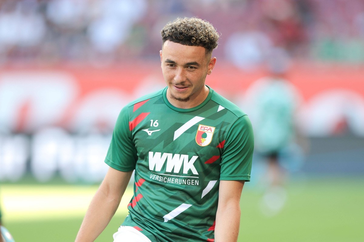 Augsburg, Deutschland 24. August 2024: 1. BL - 2024/2025 - FC Augsburg vs. SV Werder Bremen Im Bild: Ruben Vargas FC Augsburg /// DFB regulations prohibit any use of photographs as image sequences and ...