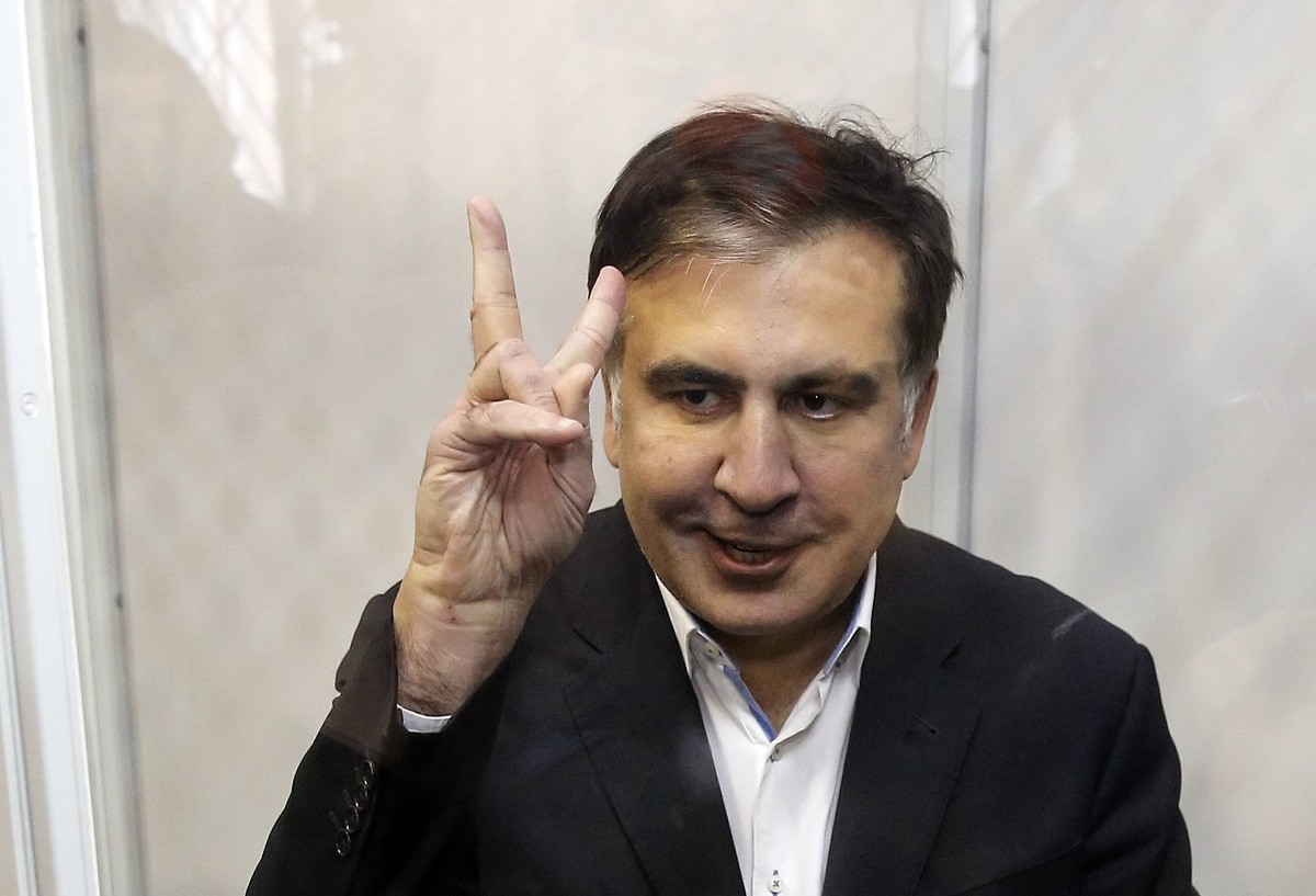 epa06382872 Former Georgian president and ex-governor of the Odessa region Mikheil Saakashvili shows victory as he sits inside a defendants' cage during a court hearing on a preventive punishment ...