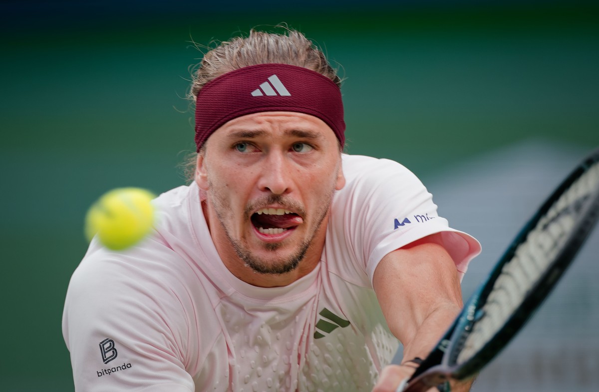 epa13310766 Alexander Zverev of Germany in action during his Men's Singles semi-finals match against Alejandro Davidovich Fokina of Spain at the Shanghai Masters tennis tournament in Shanghai, Ch ...