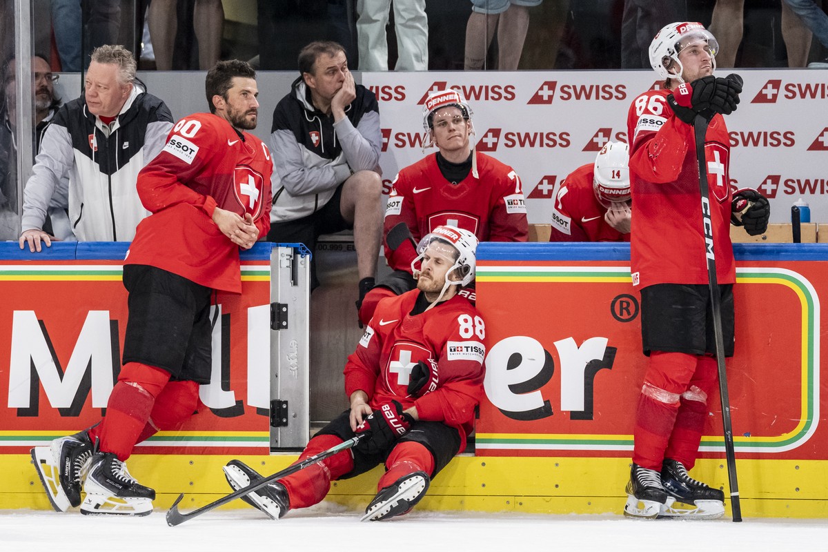KEYPIX - Switzerland's Roman Josi, Christoph Bertschy and Janis Moser, from left, show disappointment after losing in overtime the 2026 IIHF Men's Ice Hockey World Championship gold medal ga ...