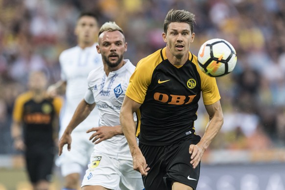 epa06121906 YB&#039;s Christian Fassnacht (R) in action against Dynamo Kiev&#039;s Mykola Morozyuk, during the UEFA Champions League third qualifying round, second leg match between BSC Young Boys and ...