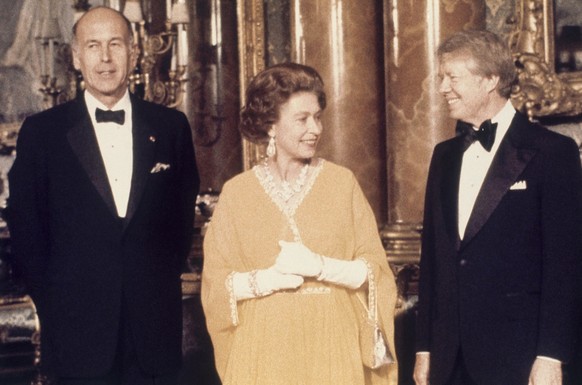 FILE - In this file photo dated May 1977, U.S. President Jimmy Carter, right, and Britain's Queen Elizabeth II with French President Valery Giscard d'Estaing, at Buckingham Palace in London. ...