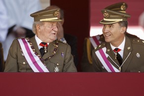 &nbsp;Vater und Sohn: Kronprinz Felipe (rechts) wird vermutlich Mitte Juni den Thron besteigen.