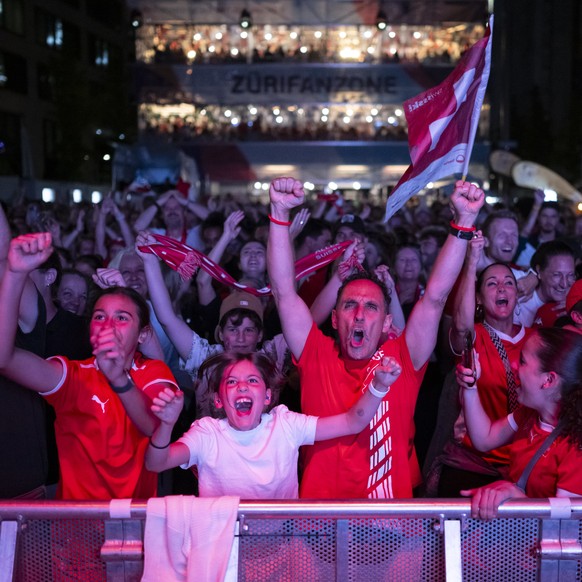 Swiss soccer fans reacts during the live broadcast of the UEFA Women's EURO 2025 soccer match between Finland and Switzerland at the ZueriFanzone Europaallee in Zurich, Switzerland, Thursday, 10. ...