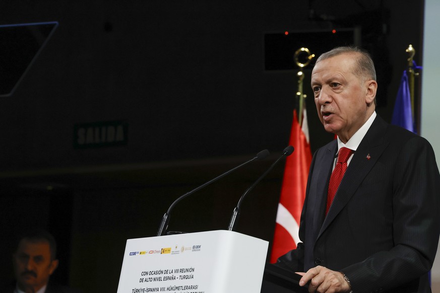 epa11407490 Turkish President Recep Tayyip Erdogan takes part in a Turkey-Spain Business meeting held in Madrid, Spain, on the sidelines of the High-Level meeting between Spain and Turkey, 13 June 202 ...
