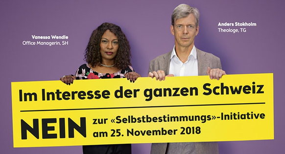 SBI-Gegner stehen mit ihrem Namen auf den Plakaten hin.