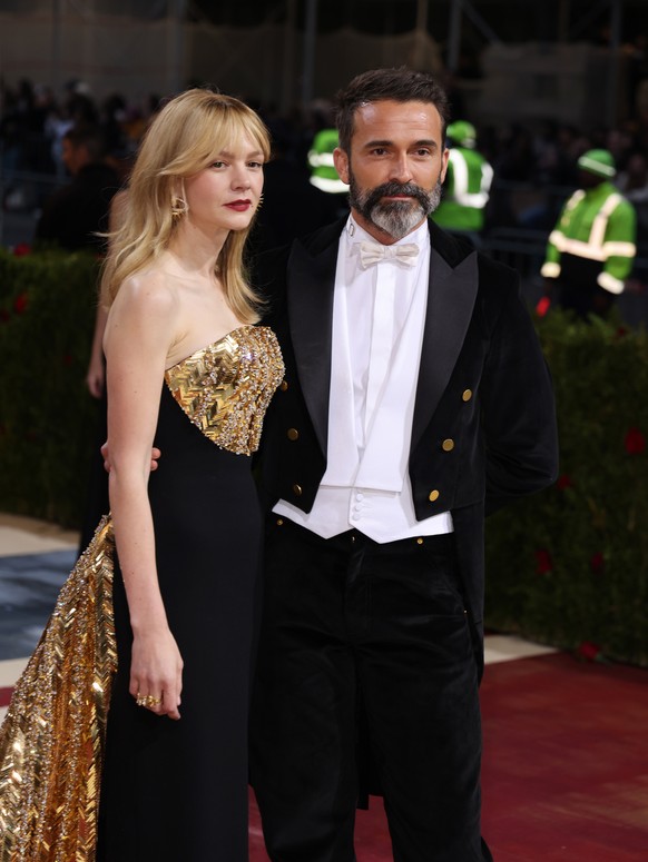 epa09923953 Marcus Mumford (R) and Carey Mulligan on the red carpet for the 2022 Met Gala, the annual benefit for the Metropolitan Museum of Art's Costume Institute, in New York, New York, USA, 0 ...