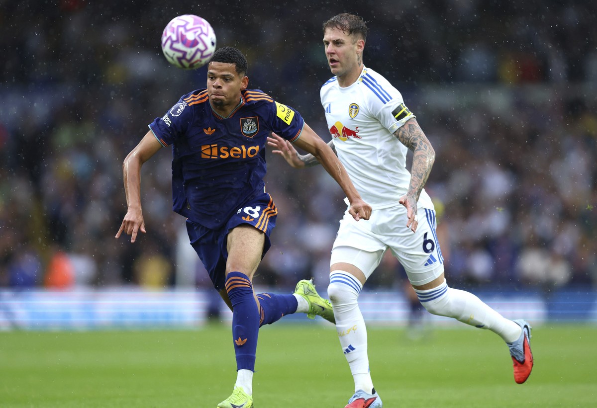 Newcastle United's William Osula, left, and Leeds United's Joe Rodon battle for the ball during the English Premier League soccer match between Leeds United and Newcastle United at Elland Ro ...