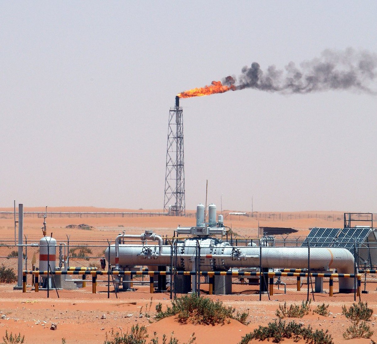 A gas flame is seen in the desert at Khurais oil field, about 160 km from Riyadh, Kingdom of Saudi Arabia, 23 June 2008. A top executive at Saudi Aramco said that the company's plans are on track ...