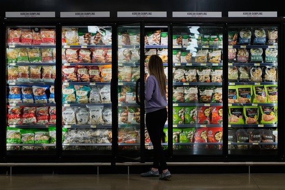 KEYPIX - A shopper shops at a grocery store in Schaumburg, Ill., Thursday, May 14, 2026. (KEYSTONE/AP Photo/Nam Y. Huh)