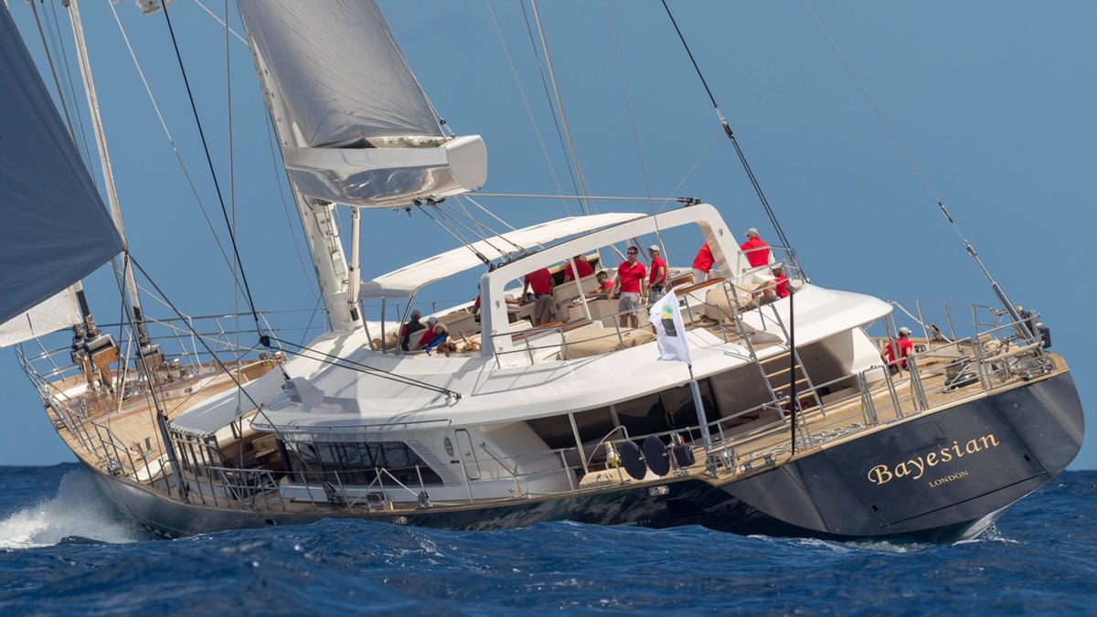 Sicile: les experts en sauvetage pensent que des coffres-forts étanches contenant des informations secrètes se trouvent sur le yacht «Bayesian» qui a coulé.