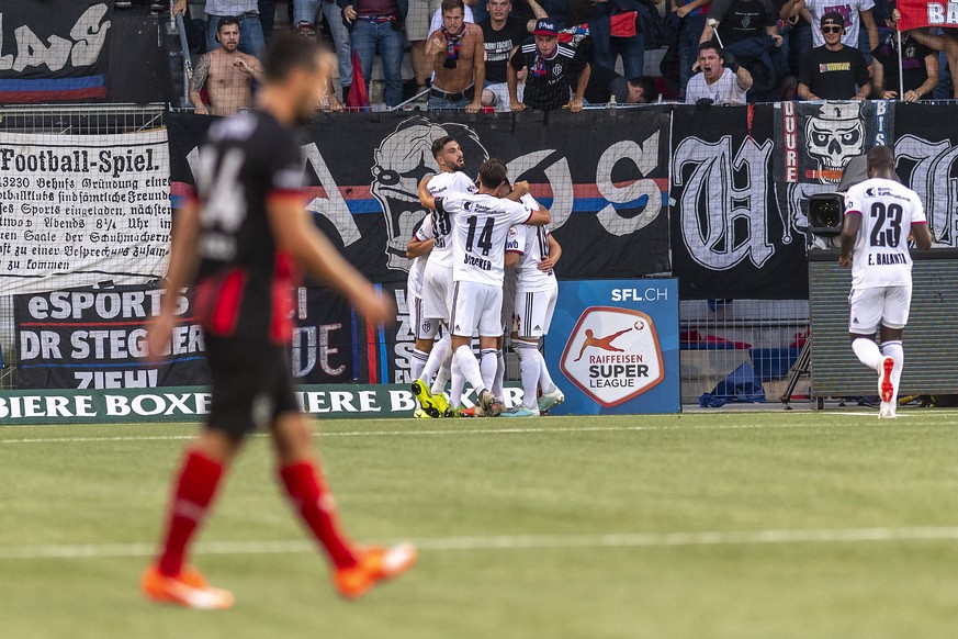 Les joueurs balois laissent eclater leur joie, lors de la rencontre de football de Super League entre Neuchatel Xamax FCS et FC Basel 1893, ce samedi 24 aout 2019 au stade de la Maladiere a Neuchatel. ...