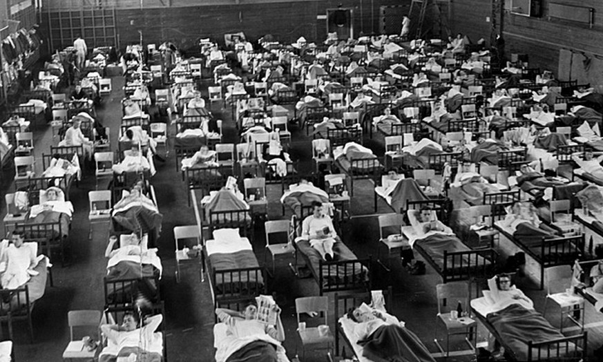 Notlazarett in einer schwedischen Turnhalle während der Influenza-Pandemie, 1957