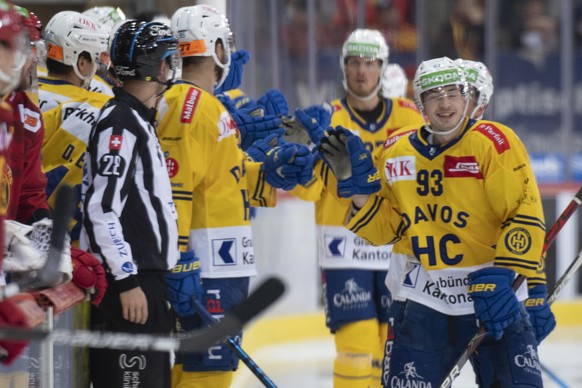 Davos&#039; Yannick Frehner, Zweifacher Torschuetze, jubelt, waehrend dem Qualifikationsspiel der Eishockey National League zwischen den SCL Tigers und dem HC Davos, am Dienstag 3. November 2021, im I ...