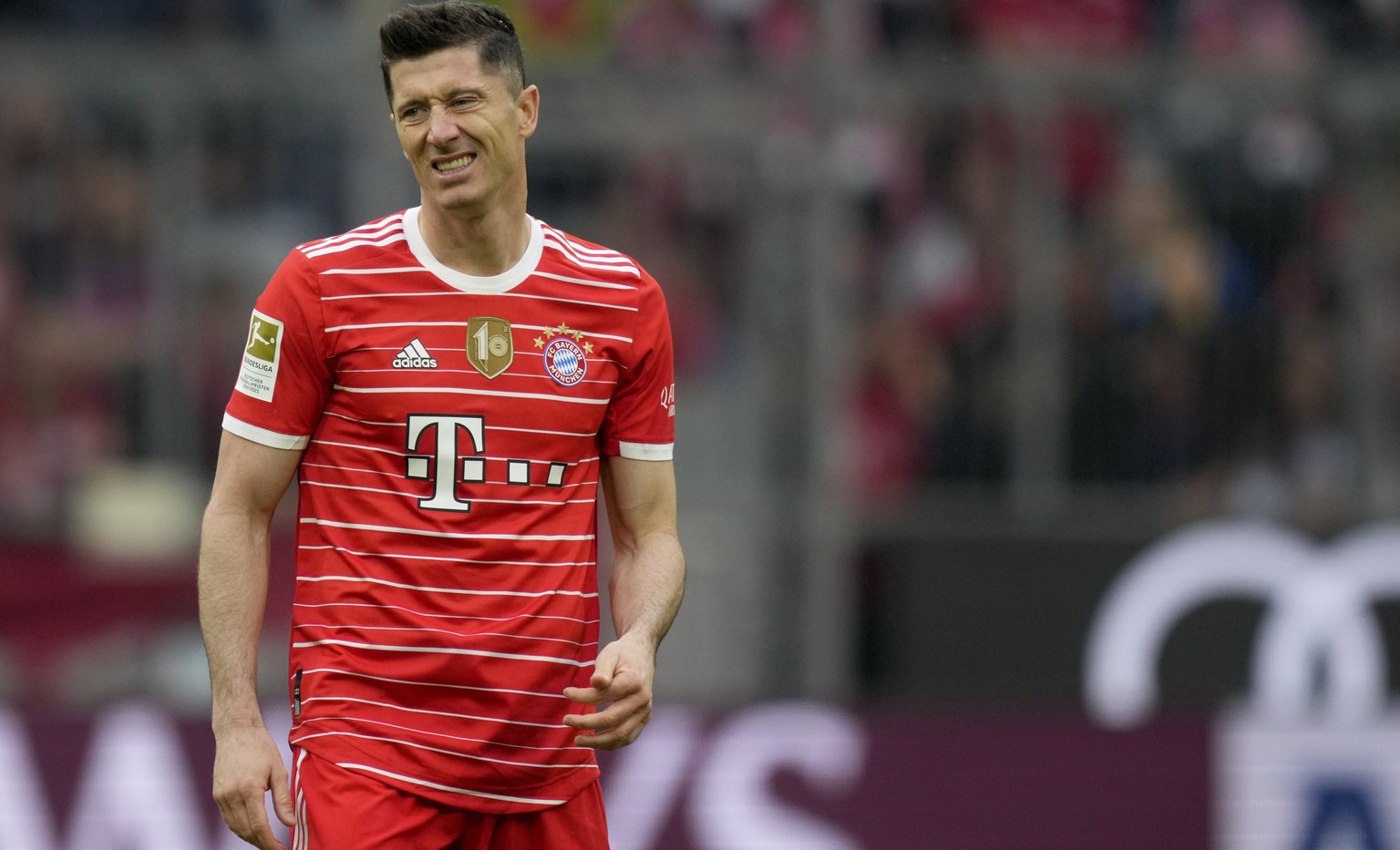 Bayern&#039;s Robert Lewandowski reacts during the German Bundesliga soccer match between Bayern Munich and Stuttgart, at the Allianz Arena, in Munich, Germany, Sunday, May 8, 2022. (AP Photo/Michael  ...