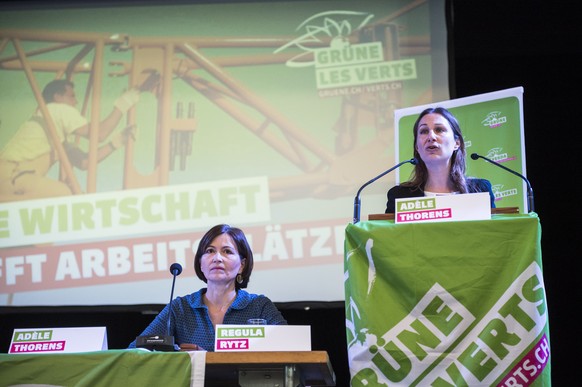 ZUR MELDUNG, DASS ADELE THORENS IHR AMT ALS CO-PRAESIDENTIN DER GRUENEN ABGIBT UND ALLES AUF EINE ALLEIN-PRAESIDENTSCHAFT VON REGULA RYTZ HINDEUTE, STELLEN WIR IHNEN AM SONNTAG, 13. DEZEMBER 2015, FOL ...