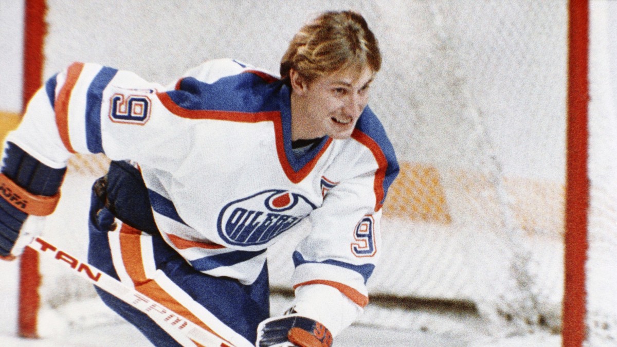 Wayne-Gretzky-betritt-die-NHL-B-hne-und-schickt-sich-an-alle-Rekorde-zu-brechen