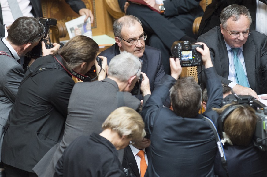 Neu Bundesrat Parmelin im Blitzlichtgewitter.