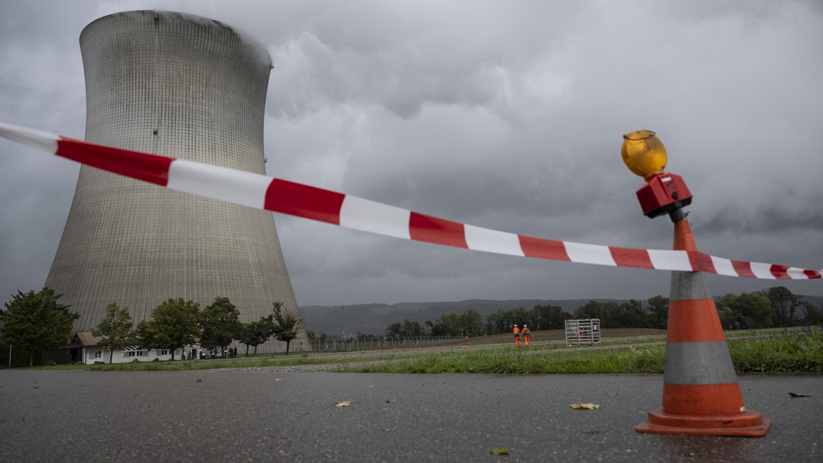 Ersatzausruestung zur Sicherstellung der Kuehlung des Kernkraftwerkes Leibstadt wird eingeflogen, an der Gesamtnotfalluebung 2022, am Dienstag, 27. September 2022, in Leibstadt. Vom 27. bis 29. Septem ...