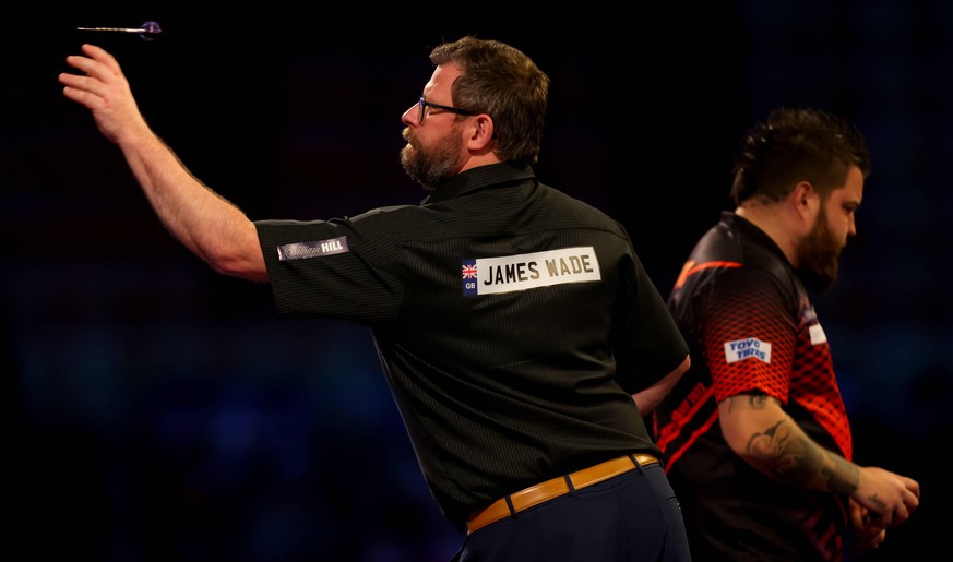 IMAGO / Action Plus

2nd January 2022; Alexandra Palace, London, England: The William Hill World Darts Tournament, semi finals; James Wade in action against Michael Smith PUBLICATIONxNOTxINxUK ActionP ...