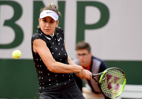 epa07610792 Belinda Bencic of Switzerland plays Laura Siegemund of Germany during their womenâs second round match during the French Open tennis tournament at Roland Garros in Paris, France, 29 May  ...