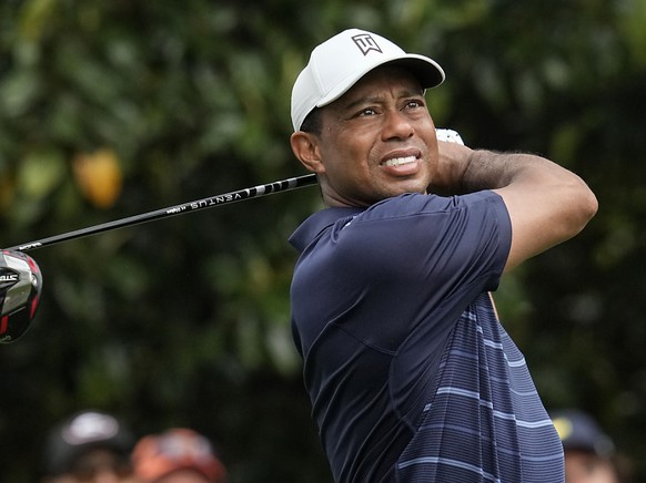 Tiger Woods a �t� � nouveau op�r� � sa jambe droite