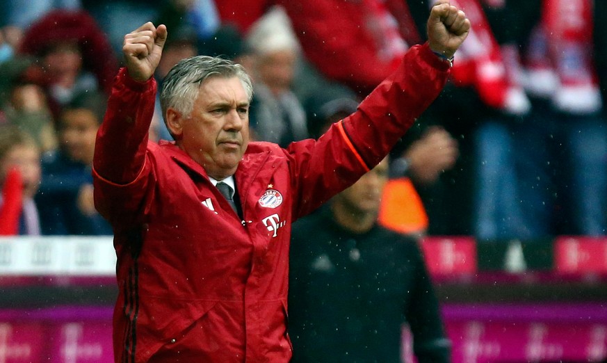 Football Soccer - Bayern Munich v FC Ingolstadt 04 - German Bundesliga - Allianz-Arena, Munich, Germany - 17/09/16 Bayern Munich&#039;s coach Carlo Ancelotti celebrates. REUTERS/Michael Dalder. DFL RU ...