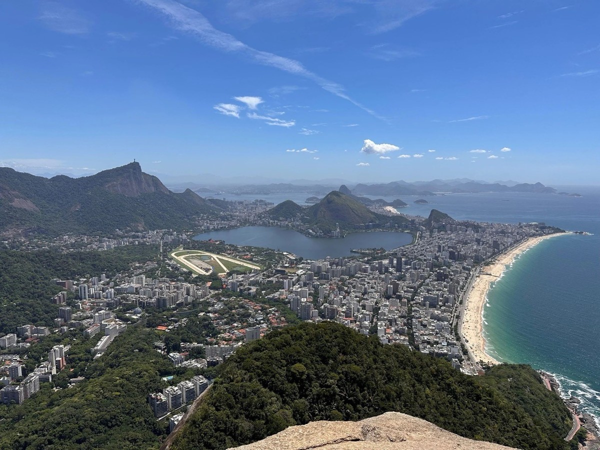 Vue sur la ville de Rio depuis la montagne Dois Irmãos.