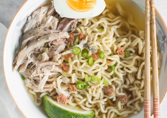 Shredded chicken ramen with egg and scallions.