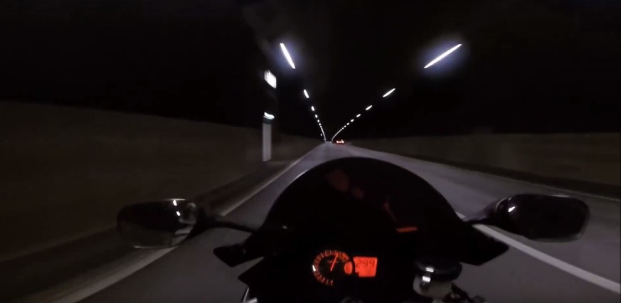 299 km/h – eine höhere Geschwindigkeit kann das Motorrad nicht anzeigen...
