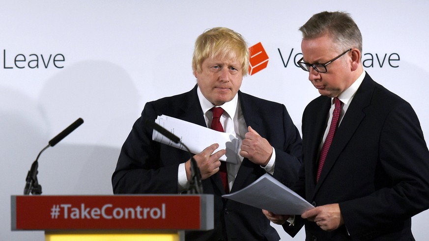 Boris Johnson (links) und Michael Gove dürften nach dem Mikro-Fauxpas etwas verschnupft gewesen sein.