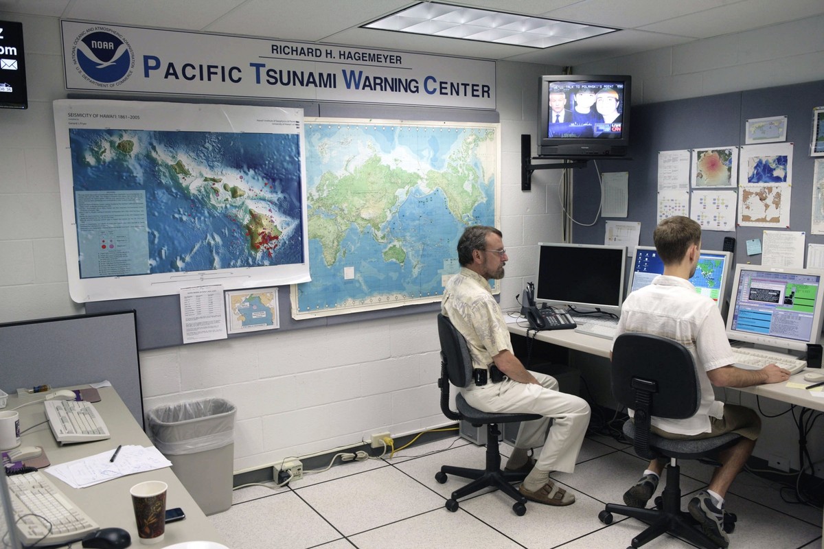 Scientist work at the Pacific Tsunami Warning Center, Tuesday Sept. 29, 2009 in Ewa Beach, Hawaii on Oahu. The Pacific Tsunami Warning Center says a major tsunami isn't expected to strike the sta ...