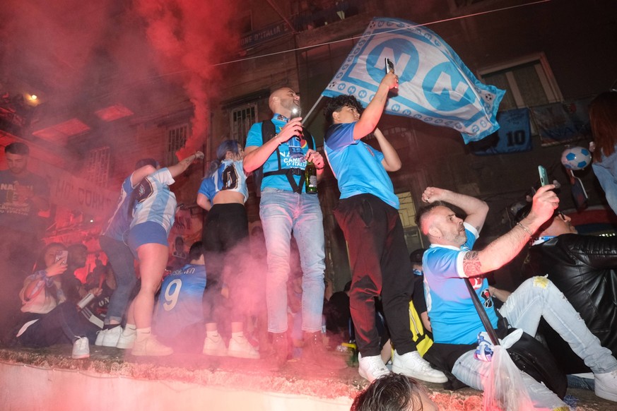 Italy: naples champion of italy Napoli score the equalising goal against Udinese and the celebrations begin, if it ends like this Napoli are champions of Italy ABPH2401 Copyright: xAntonioxBalascox