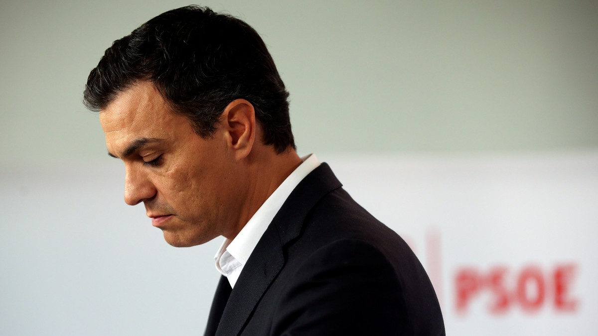 FILE PHOTO - Spain's Socialist party (PSOE) leader Pedro Sanchez reacts as he addresses the media at his party's headquarters in Madrid, Spain, September 30, 2016. REUTERS/Susana Vera/File P ...