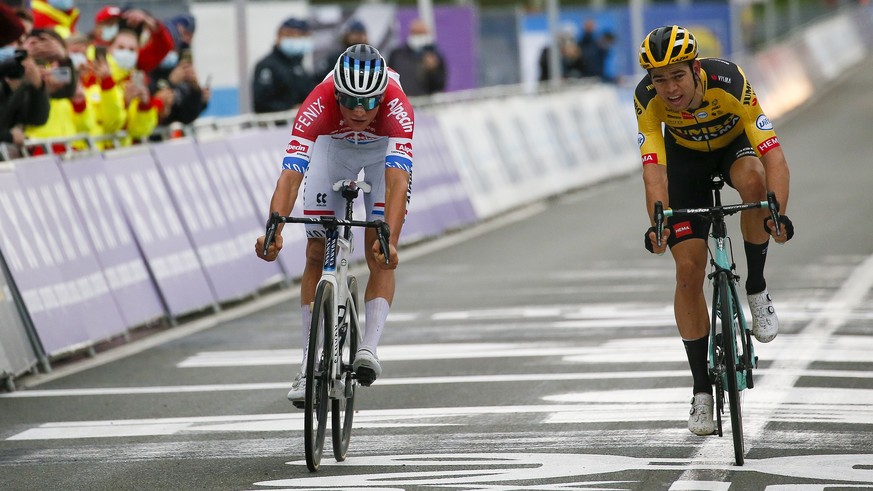 epa08755407 Dutch rider Mathieu Van Der Poel (L) of the Alpecin-Fenix team crosses the finish line to win the 104th edition of the &#039;Ronde van Vlaanderen - Tour des Flandres - Tour of Flanders&#03 ...