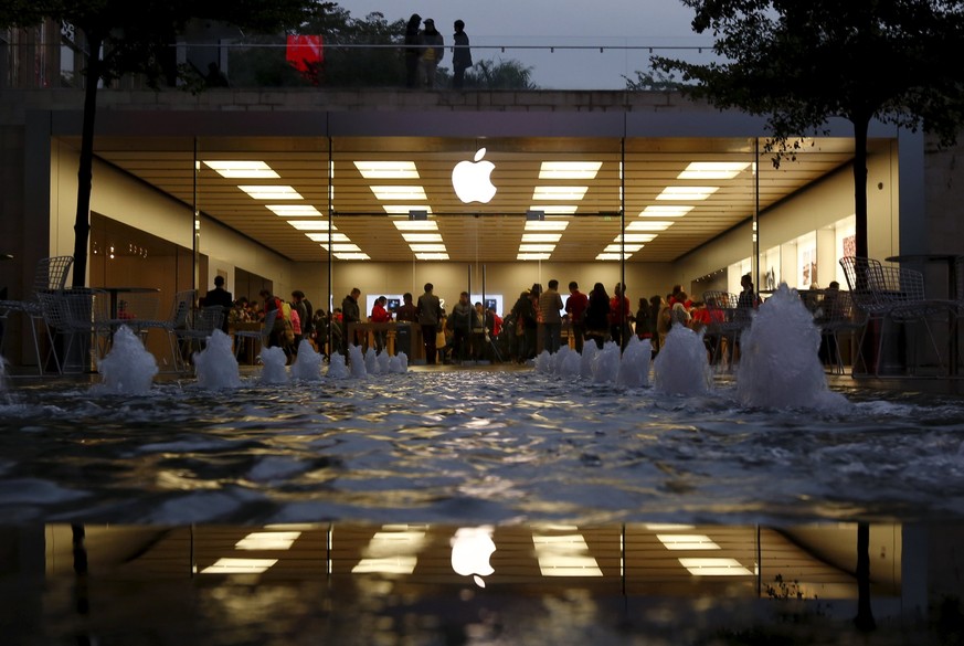 Apple Store im chinesischen Shenzhen: Der US-Konzern hat im Ausland über 200 Milliarden Dollar «parkiert».