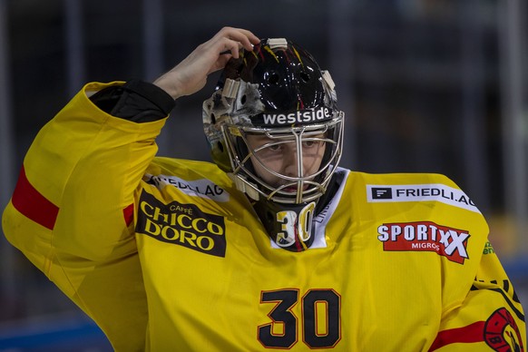 SC Bern Torhueter Philip Wuethrich waehrend dem Eishockey-Meisterschaftsspiel der National League zwischen den SC Rapperswil-Jona Lakers und dem SC Bern am Dienstag, 17. November 2020, in Rapperswil.  ...