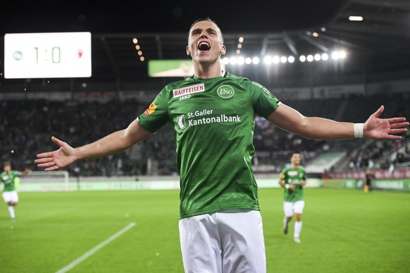 St.Gallens Ermedin Demirovic bejubelt sein 2-0, beim Fussball Super-League Spiel zwischen dem FC St. Gallen und dem FC Sion, am Samstag, 2. November 2019, im Kybunpark in St. Gallen. (KEYSTONE/Gian Eh ...