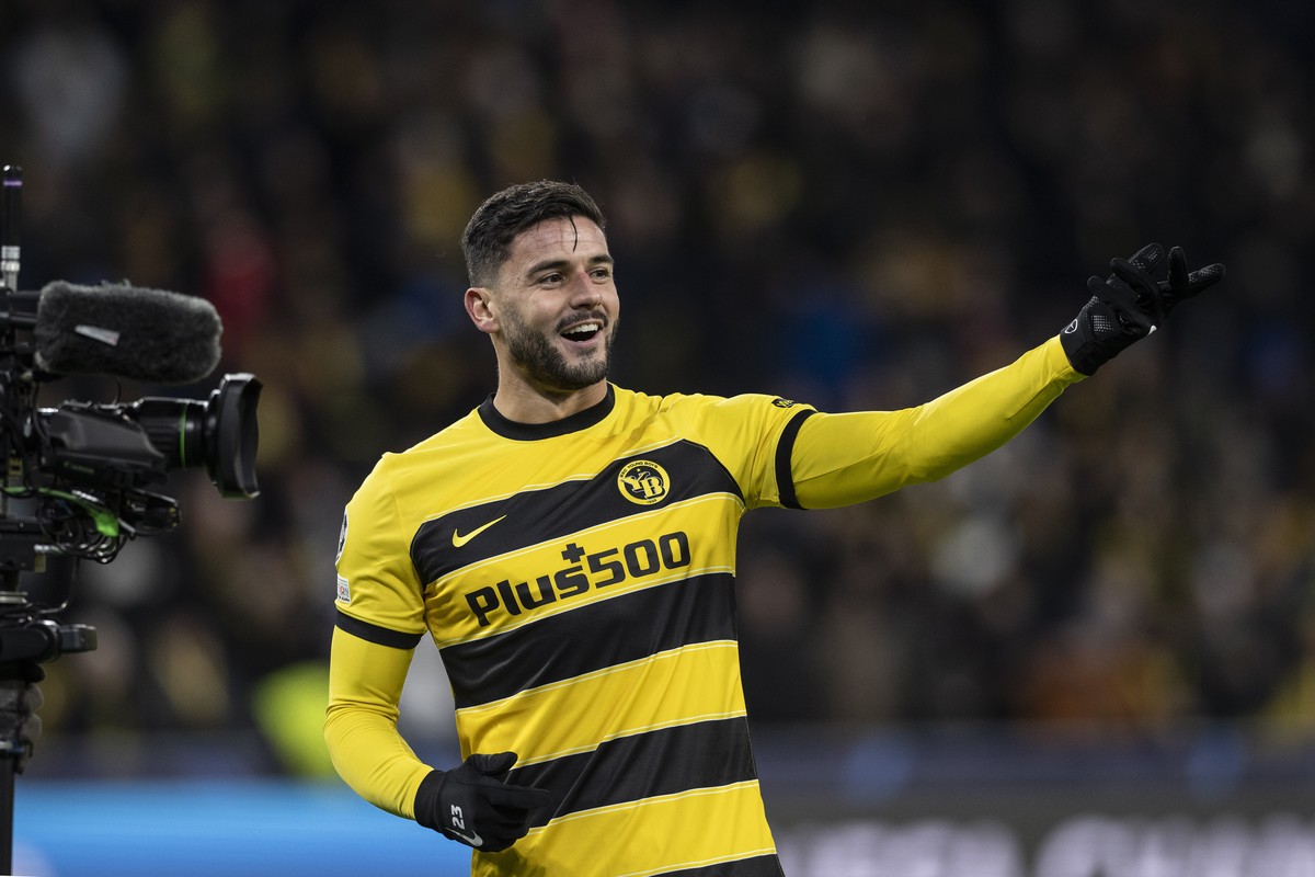 YB's Loris Benito reacts during the Champions League group G soccer match between Switzerland's BSC Young Boys and Serbia's FK Red Star Belgrade, at the Wankdorf stadium, in Bern, Switz ...